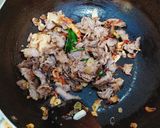 Foto langkah ke 3 dari resep Tumis Pare Daging Sapi.