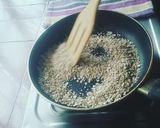 A picture of step 1 of Oats Upma.