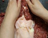 Foto del paso 4 de la receta: Pastel de carne relleno con jamón, queso y huevo!
