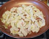 A picture of step 2 of Turkey strips with mushroom and spinach in creamy sauce on a bed of homemade Tagliatelle.
