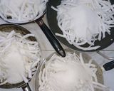 Hình bước làm 1 của món Mứt dừa ngũ sắc