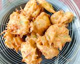 Foto langkah ke 5 dari resep Cucur Udang Malaysia.