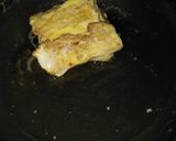 A picture of step 2 of Cheesy Egg Burger.