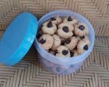 Foto langkah ke 1 dari resep Tumbhprint choco cookies.