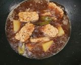 Foto langkah ke 6 dari resep Semur Kentang dan Tempe.