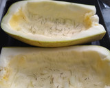 Foto del paso 1 de la receta: Zucchini relleno con hojas de brócoli y alguna cosita más.