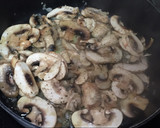 Foto del paso 2 de la receta: Escalopines de Cerdo a la Cerveza con champiñones