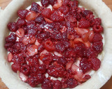 Foto del paso 14 de la receta: Tarta de frambuesas, fresas y manzana estilo americano