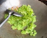 รูปขั้นตอนการทำที่ 2 ของ มะระผัดไข่