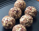 Hình bước làm 3 của món Protein balls