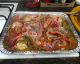 Foto del paso 7 de la receta: Muslos de pollo al horno con verduras
