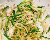 A picture of step 4 of Sesame flavored onion, cucumber and tuna salad.