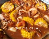 A picture of step 3 of Sweet and Spicy Squid, Shrimp, and Corn.
