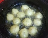 A picture of step 3 of Dahi vada.