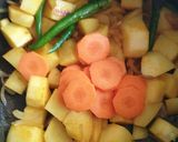 A picture of step 2 of Carrot & Potato Stew.