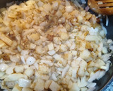Foto del paso 2 de la receta: Tortilla de patata con cebolla al estilo de mi madre