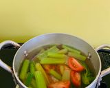 Hình bước làm 2 của món Canh thân atiso giò sống