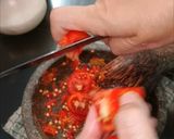 Foto langkah ke 2 dari resep Sambel Tempong Tomat Ranti.