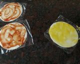 Foto del paso 1 de la receta: Salchichas envueltas rellenas de queso saborizadas