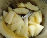 A picture of step 1 of Muskmelon lassi.