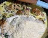 Foto del paso 3 de la receta: Albóndigas de pollo al puerro con puré