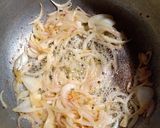 Foto del paso 1 de la receta: Arroz de cebolla caramelizada
