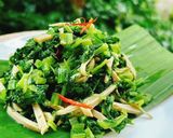 Hình bước làm 3 của món Rau cải xanh xào chả lụa