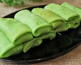 Foto langkah ke 5 dari resep Dadar gulung lembut berpori.