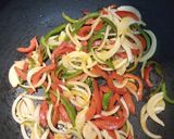 Foto del paso 2 de la receta: Fideos con verduras salteadas
