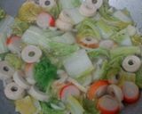 Foto langkah ke 3 dari resep Cah sawi putih seafood.