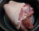 Hình bước làm 2 của món Chân GIÒ rút xương om nước tương