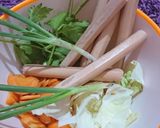 Foto langkah ke 1 dari resep Sop Sosis Ayam.