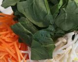 Foto del passaggio 1 della ricetta Contorno coreano: Namul di spinaci a tre colori