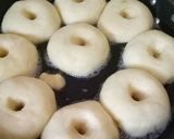 Foto langkah ke 4 dari resep Donat mantul irit telur.