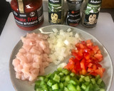 Foto del paso 1 de la receta: Tallarines con boloñesa de solomillos de pollo y queso azul fundido 😍😍