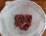 Une image de l'étape 3 de Gelée de queues de fraises.