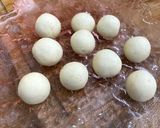 Foto langkah ke 3 dari resep Bola-bola mochi kentang pedas manis.