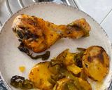 Foto del paso 5 de la receta: Muslos de pollo al horno con un toque mediterráneo