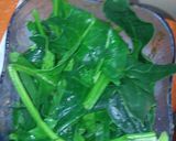 Foto del paso 4 de la receta: Pollo deshebrado c/tallarines y puré de espinaca