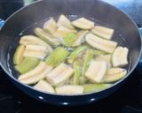 Hình bước làm 1 của món Chuối Xanh Kho Cà Chua