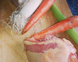 Foto del paso 1 de la receta: Caldo detox de verduras y gallina