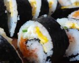 Hình bước làm 6 của món Sushi cá hồi