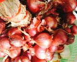 Hình bước làm 1 của món Hành phi giòn rum