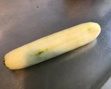Une image de l'étape 1 de Apéro rigolo aux barquettes de concombre Noa et d endives rouges tartinade au yaourt et olives.