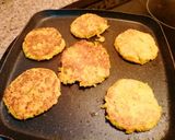 Foto del paso 2 de la receta Tortitas de verduras con salsa de yogurt