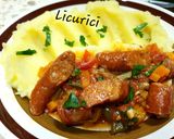 Pas rețetă Cârnăciori picanți în sos de legume cu piure de cartofi! 3 fotografie