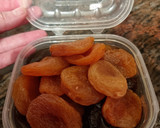 Foto del paso 1 de la receta: Galtas ibéricas con orejones y ciruelas