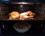Foto del paso 1 de la receta: Pollo al horno con girgolas, patatas y verduritas