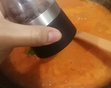 Foto del paso 8 de la receta: Pizza de pepperoni con salsa de tomate
