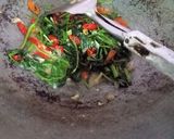 Foto langkah ke 3 dari resep Tumis kangkung bumbu racik indofood.